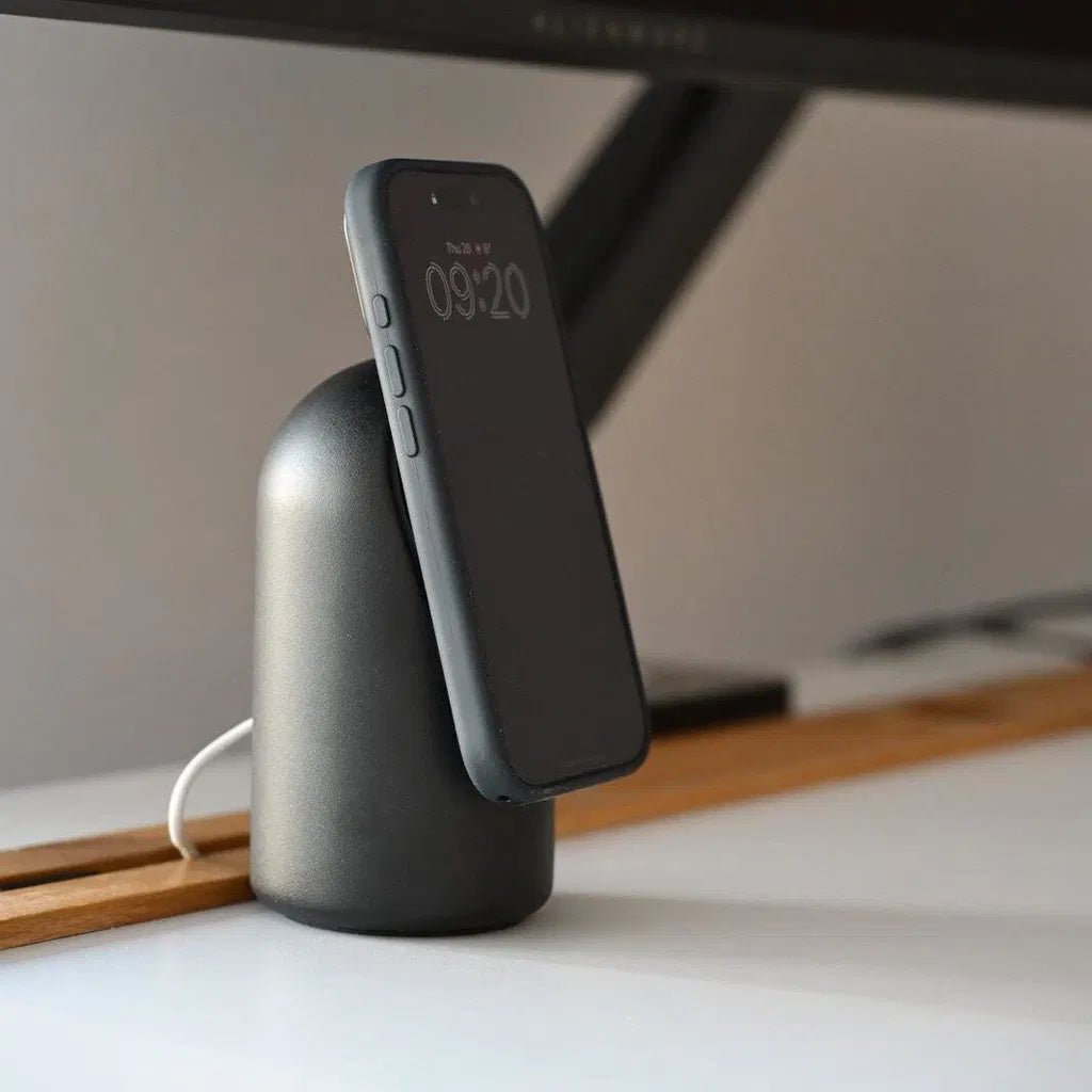 Black iPhone Charger Stand: How to Choose One That Looks Good and Charges Fast