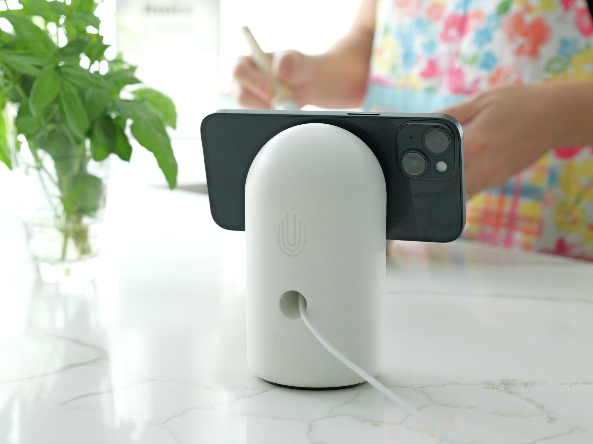 Heritage Concrete Stand for MagSafe Wireless Charger-UnityCave.com