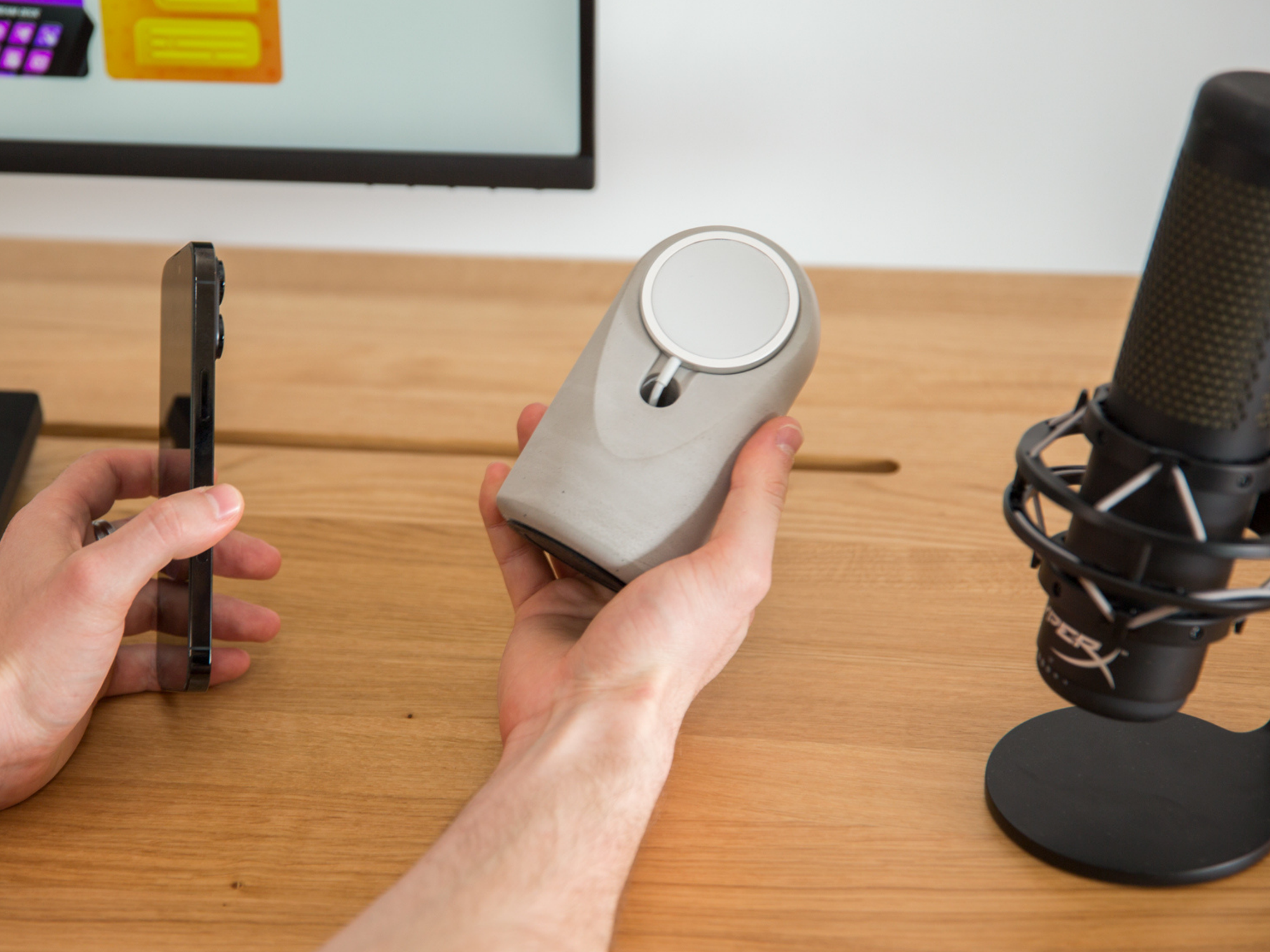 Heritage Concrete Stand for MagSafe Wireless Charger-UnityCave.com