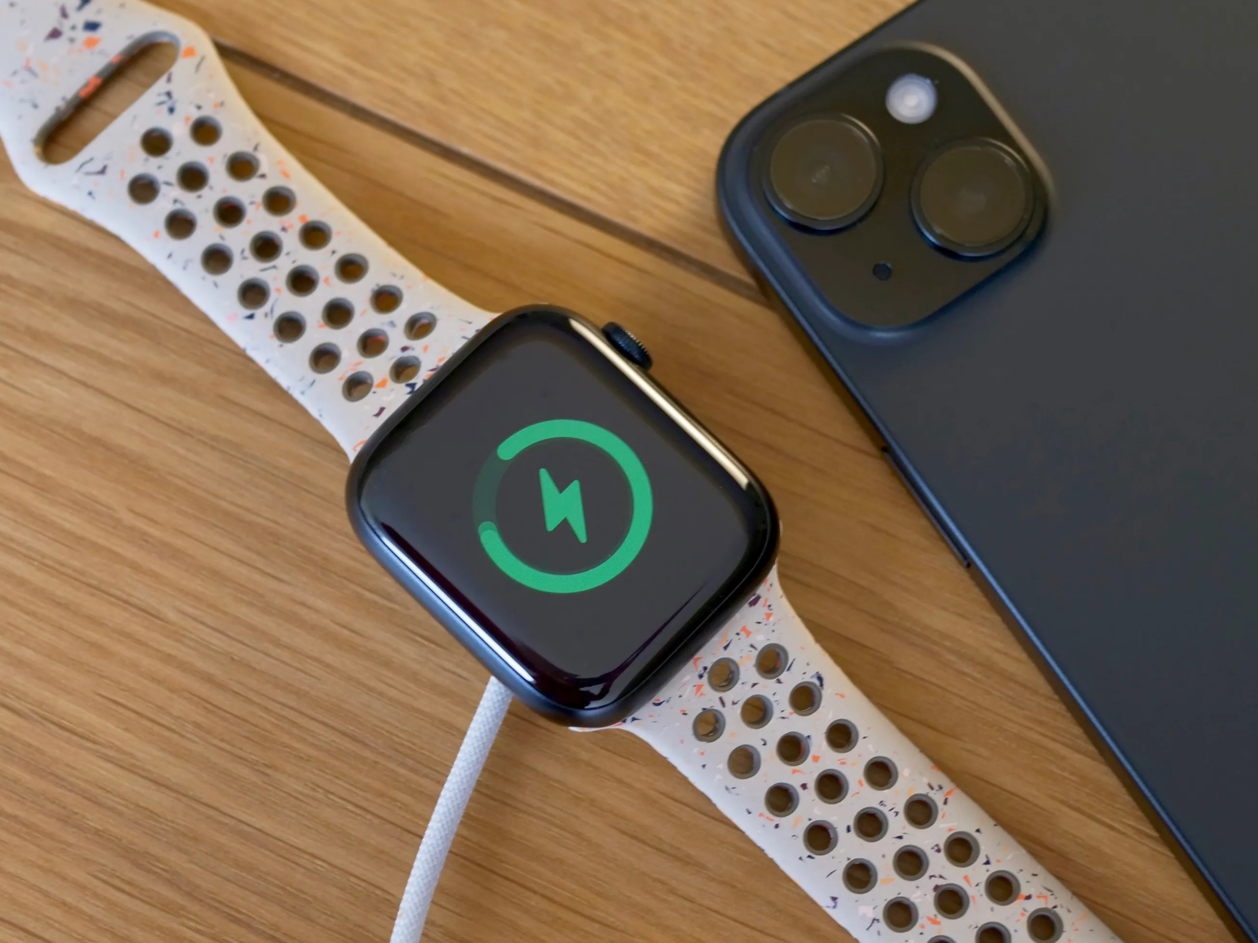 Original Apple Watch Wireless Charger USB-C (1 m)-UnityCave.com